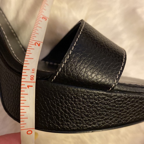 Authentic LOUIS VUITTON Sandals - Picture 9 of 17